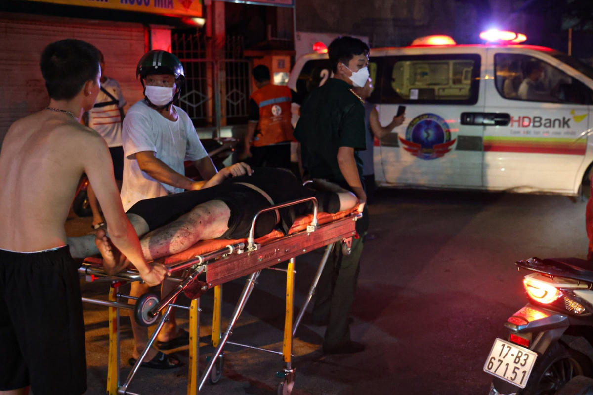 Theo UBND quận Thanh Xuân, Hà Nội, đến 5h ngày 13/9, thống kê sơ bộ, lực lượng chức năng đã thực hiện cứu hộ thành công trên 70 người dân, đưa đi cấp cứu 54 người, trong đó có người đã tử vong.