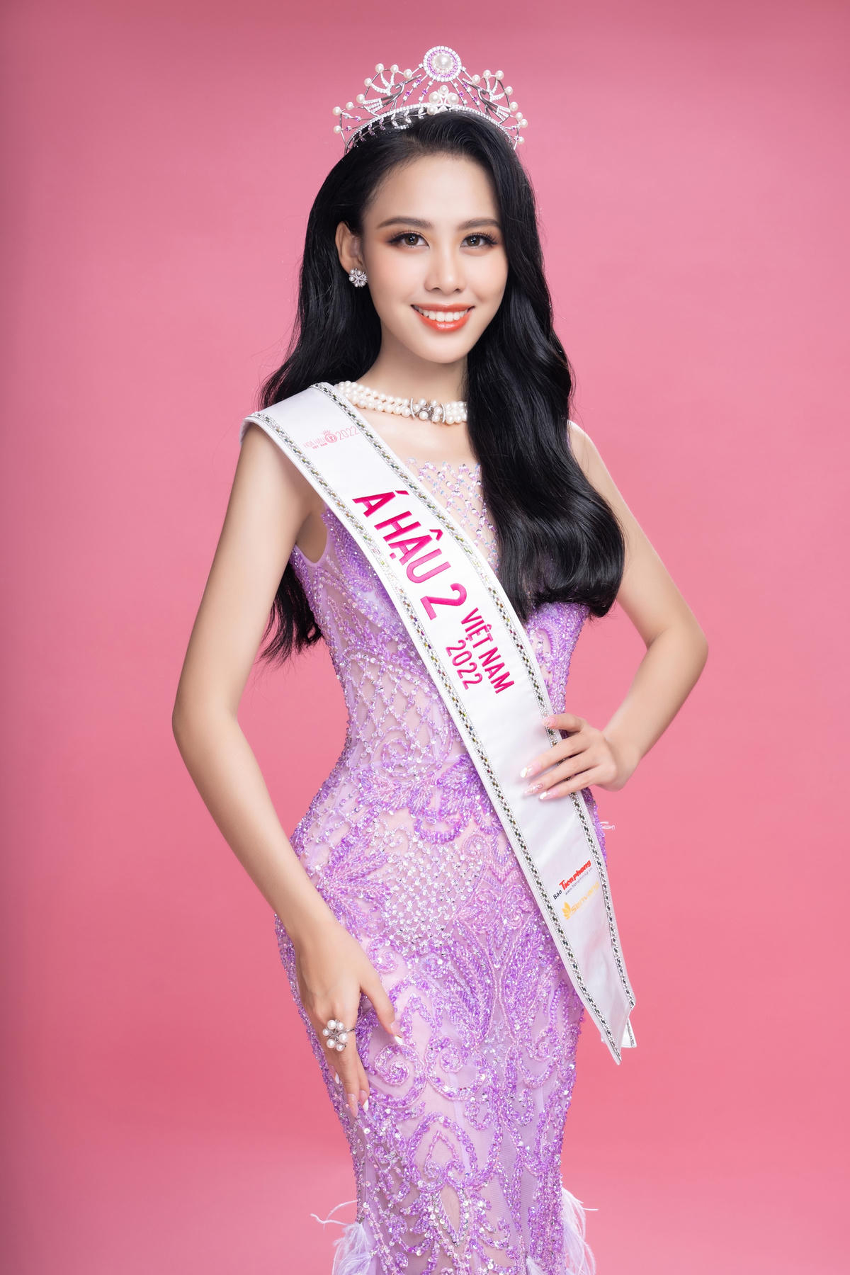 Á hậu Lê Nguyễn Ngọc Hằng sở hữu loạt thành tích "khủng" ở tuổi 19.