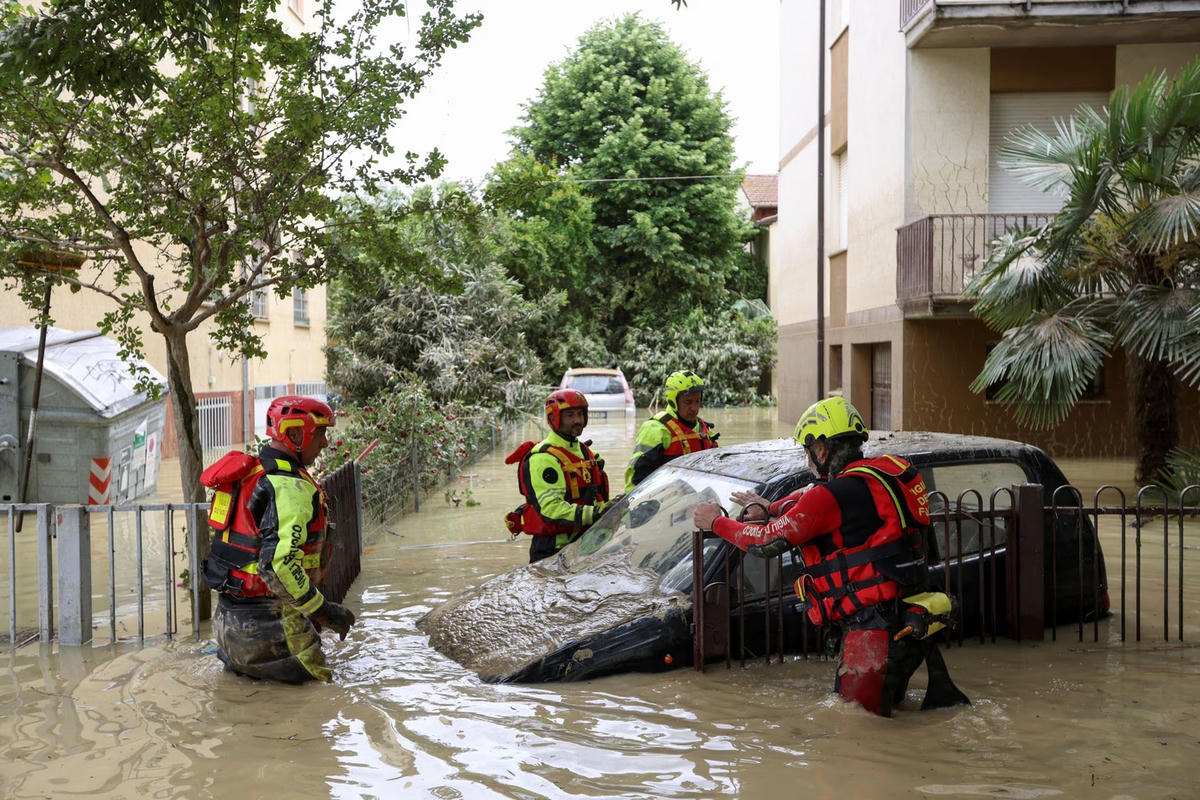 Trận lũ lụt và lở đất ở Italy hôm 17/5 đã khiến 13 người thiệt mạng và 14 nghìn người phải sơ tán. Ảnh: Reuters.