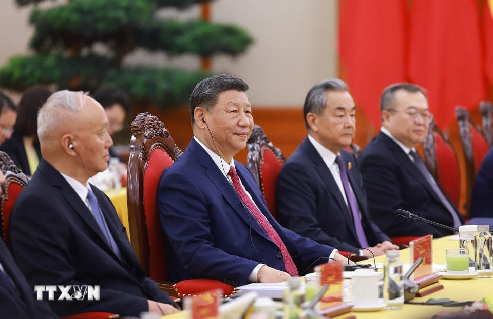 Tổng Bí thư, Chủ tịch nước Tập Cận Bình và Đoàn cấp cao Trung Quốc tại cuộc hội đàm với Tổng Bí thư Tô Lâm. (Ảnh: Dương Giang/TTXVN)