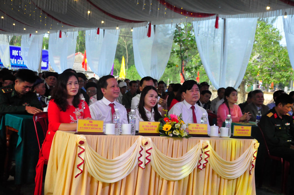 Lãnh đạo tham dự Ngày hội tại khu dân cư thôn 9.
