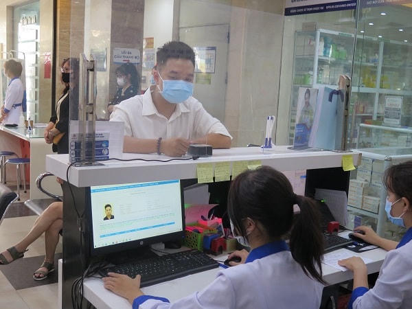 Bệnh nhân khám, chữa bệnh BHYT tại Bệnh viện đa khoa An Việt. Ảnh: TL.