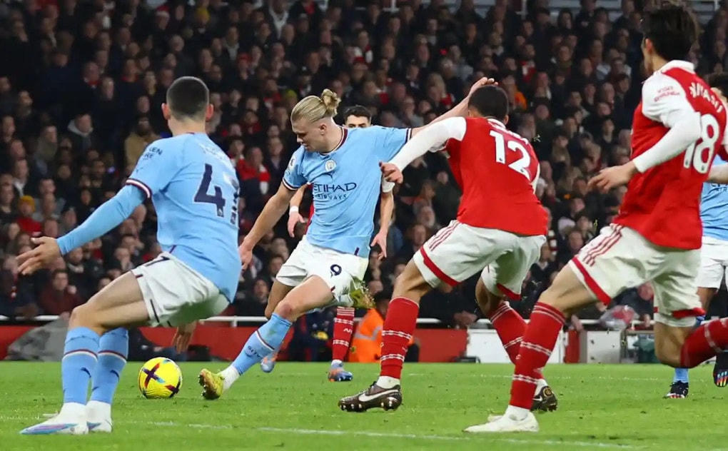 Man City và Arsenal sẽ tiếp tục so kè trong cuộc đua tới ngôi vương.