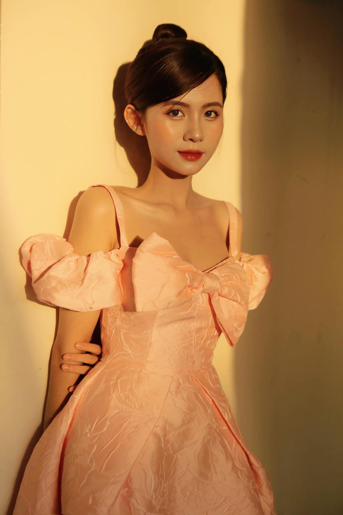 Ngoài đời, Quỳnh Trang rất xinh xắn, trẻ trung. 