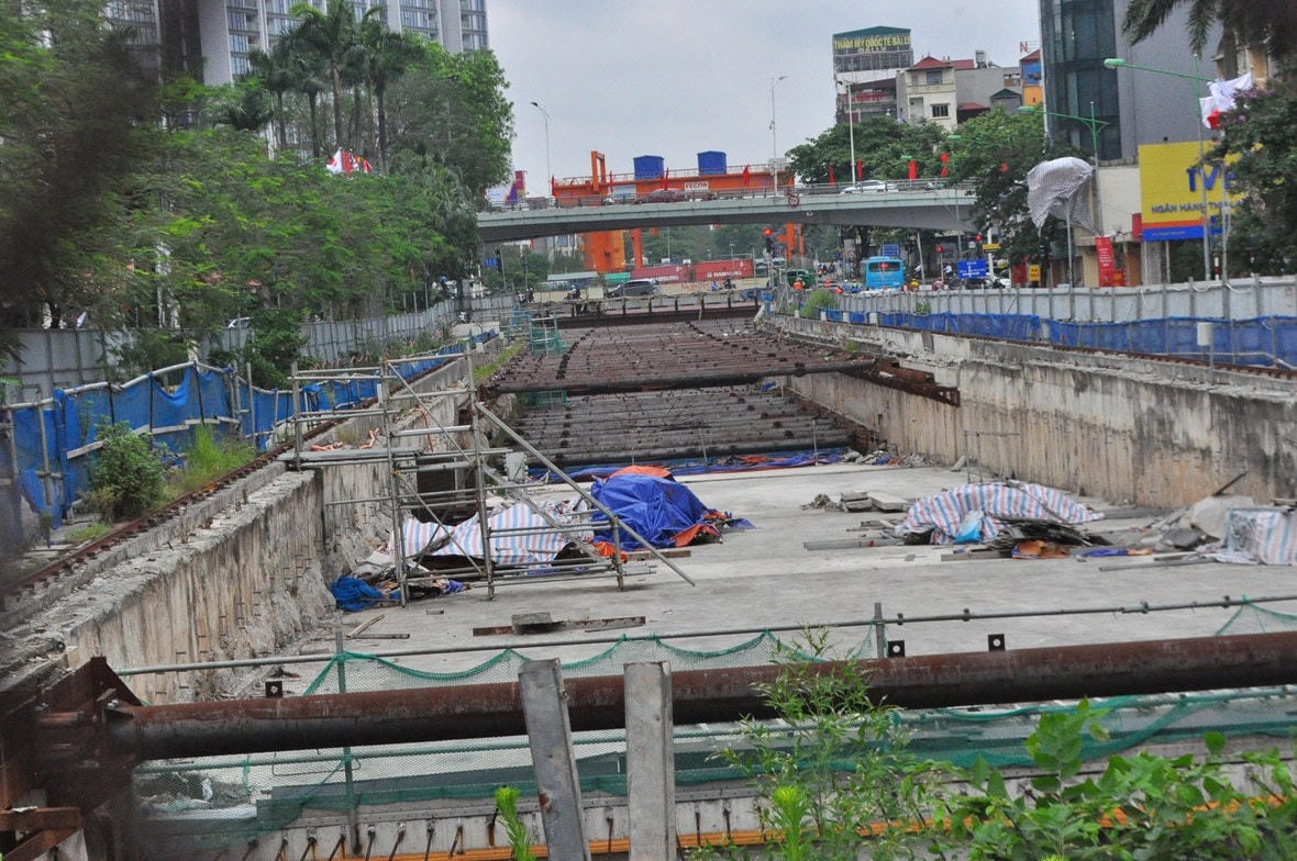 UBND TP Hà Nội sẽ tiếp tục thương thảo phụ lục hợp đồng các nội dung còn lại, tuân thủ đúng các điều khoản hợp đồng đã ký và yêu cầu nhà thầu sớm quay trở lại thi công trong tháng 8/2022.