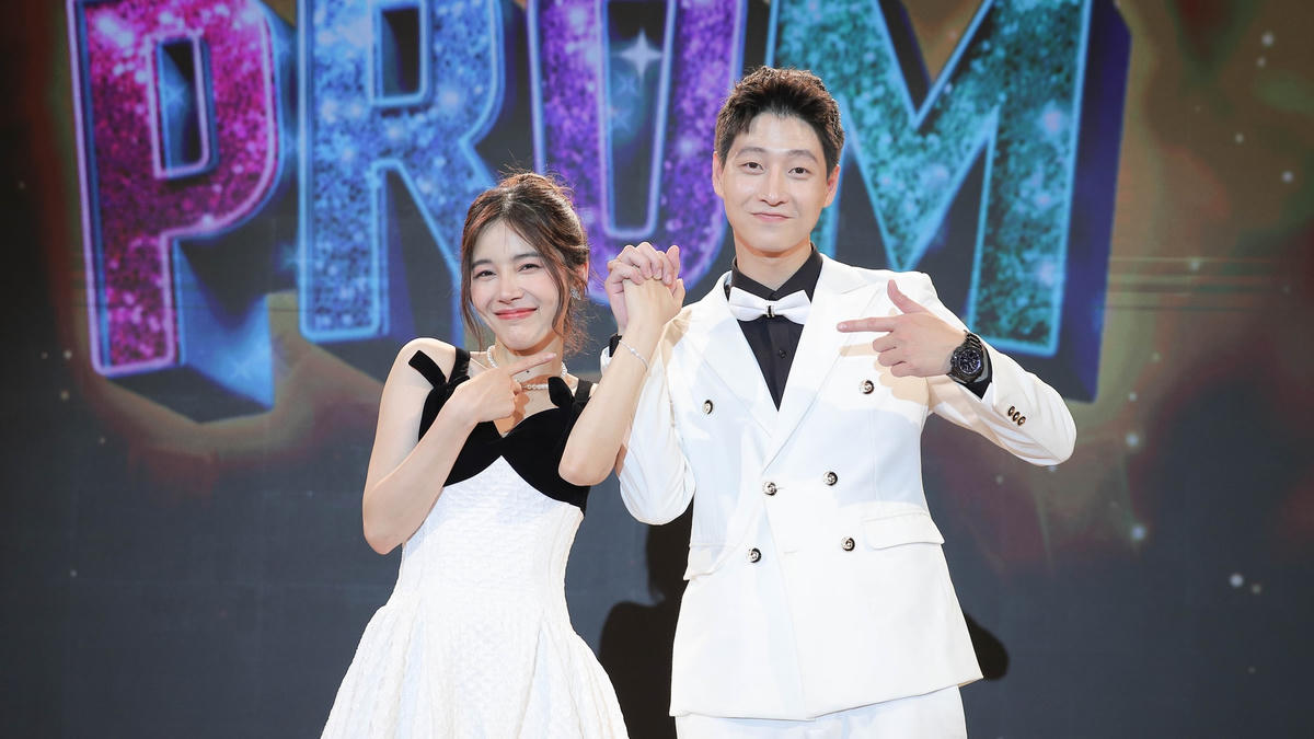 Lê Đức từ nay đã có Luna bên cạnh. Ảnh: Perfect Universe.