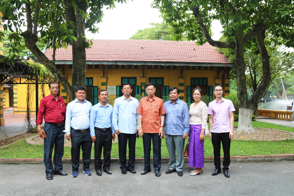 [Ảnh] Đoàn đại biểu Hội đồng Quốc gia Mặt trận Đoàn kết Phát triển Tổ quốc Campuchia thăm Khu di tích Chủ tịch Hồ Chí Minh 