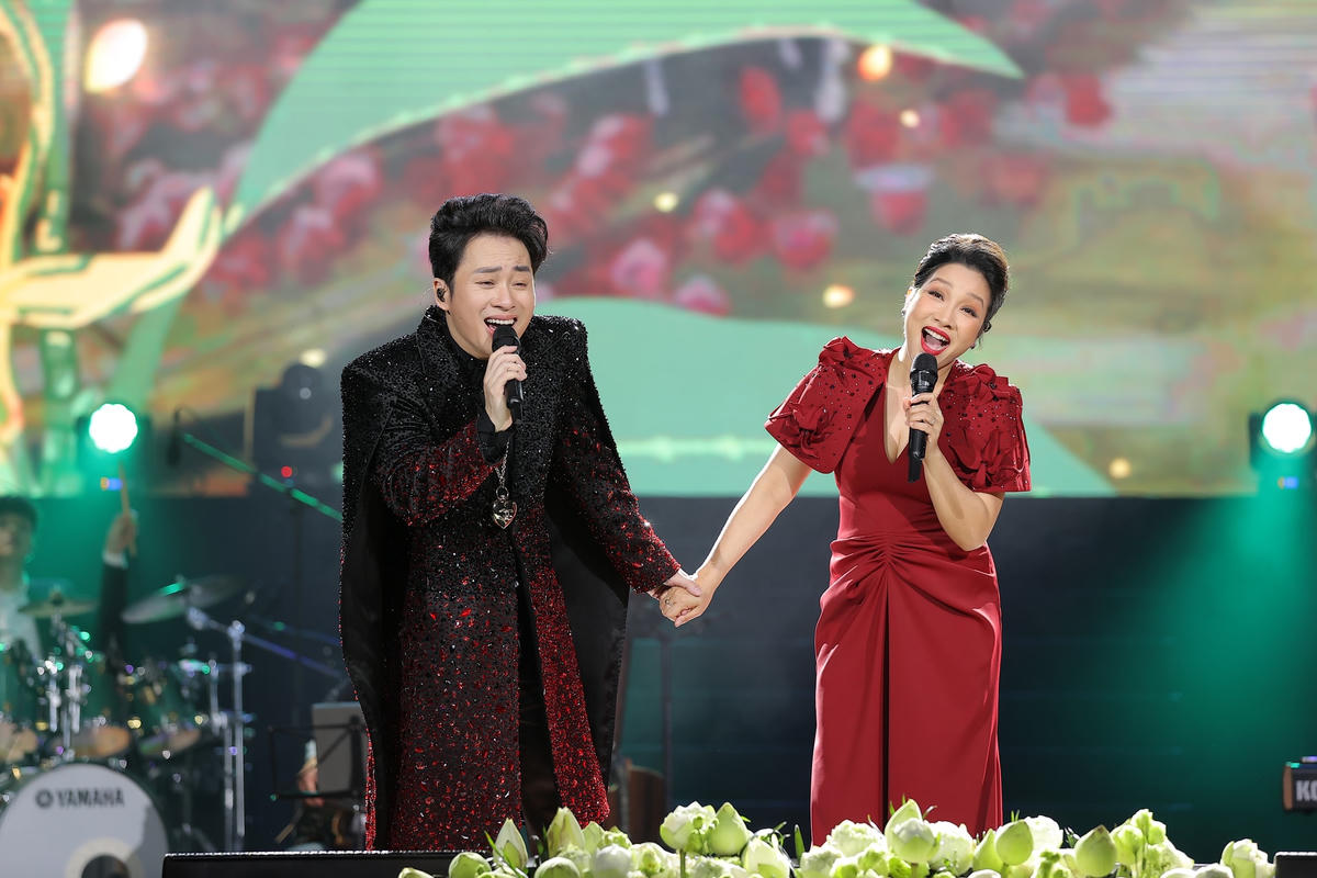 Ca sĩ Tùng Dương và Mỹ Linh hòa giọng.
