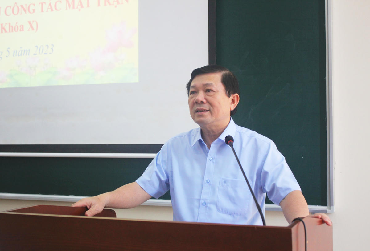 Phó Chủ tịch Nguyễn Hữu Dũng phát biểu tại Lễ khai giảng.