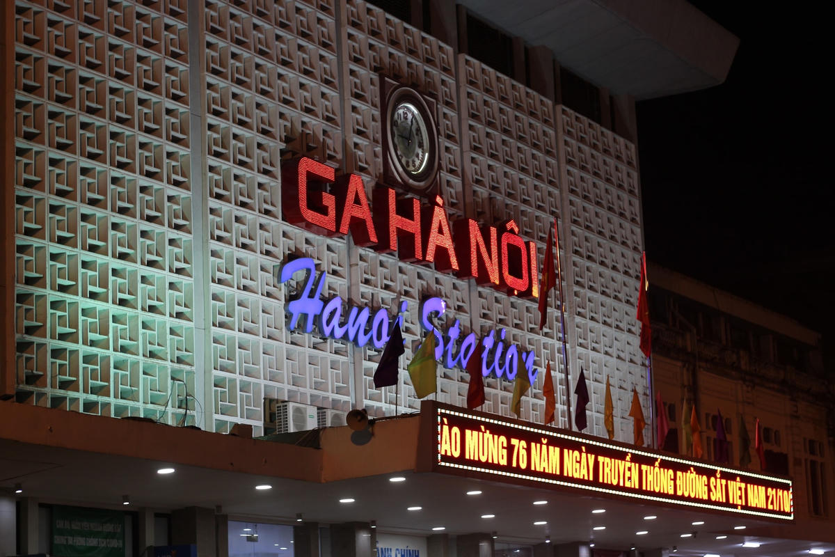 Ngành đường sắt khuyến cáo người dân không mua vé qua cò mồi, vé chợ đen.