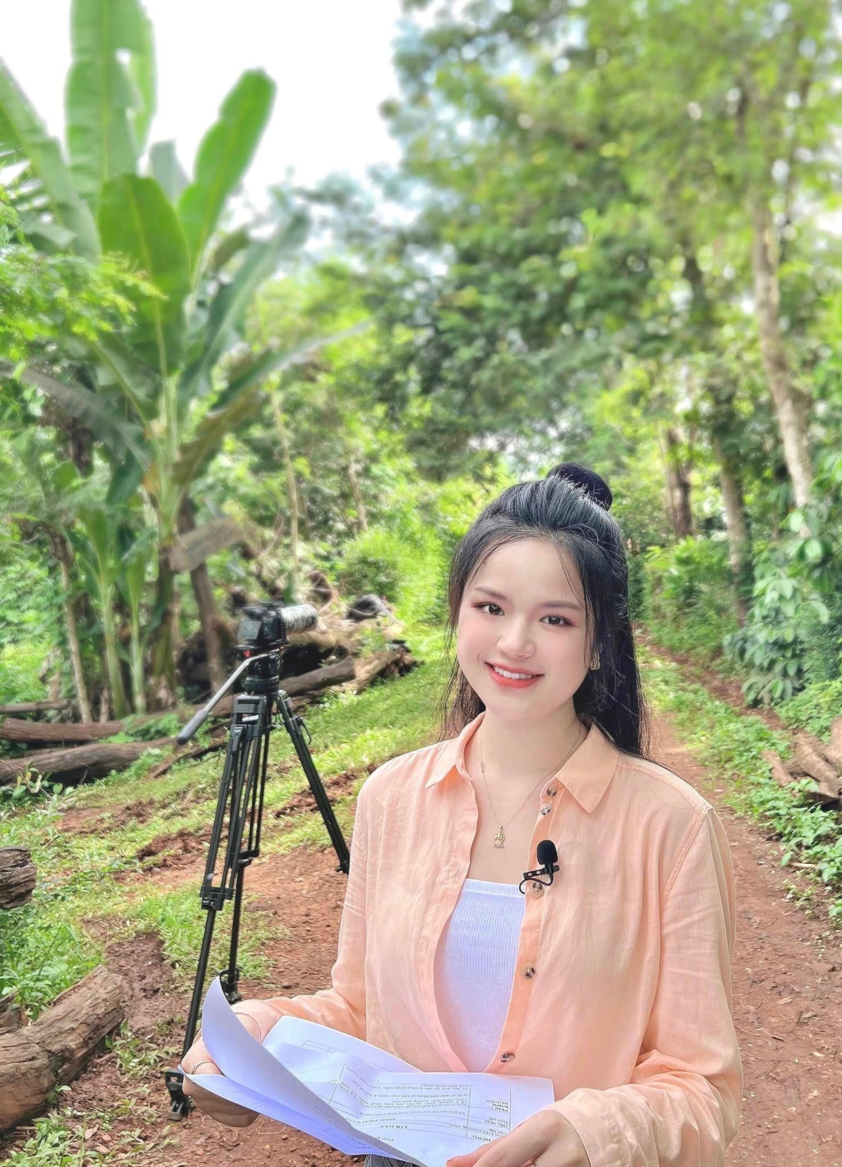 Cô nói, bản thân thường xuyên trau dồi kỹ năng bằng việc đọc sách, quan sát cuộc sống xung quanh. 
