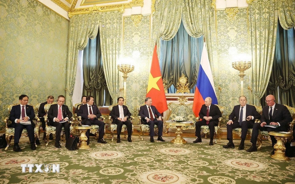 Tổng Bí thư Tô Lâm hội đàm hẹp với Tổng thống Nga Vladimir Putin. (Ảnh: Thống Nhất/TTXVN)