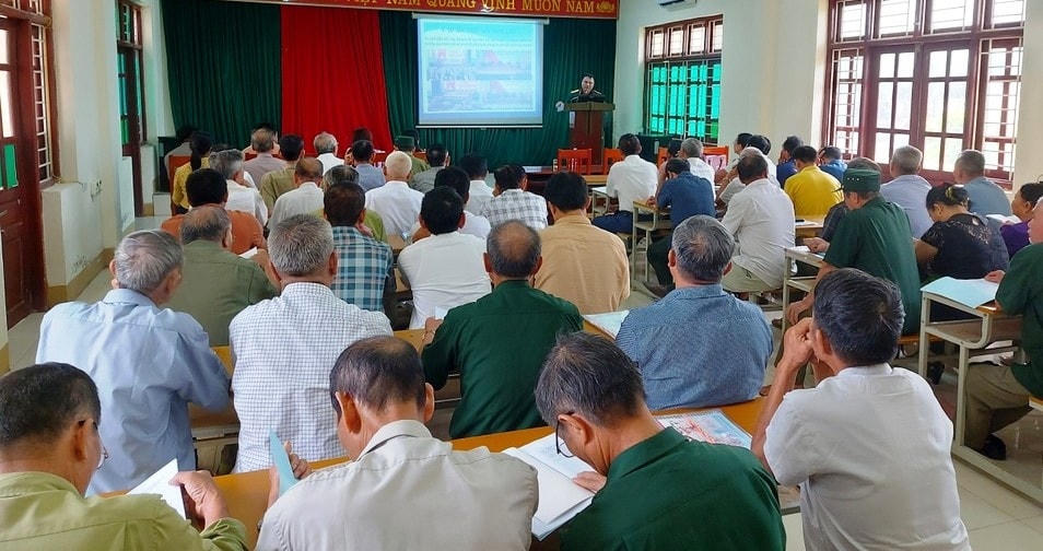 Cập nhật kiến thức cho Người có uy tín trong đồng bào DTTS trên địa bàn huyện.