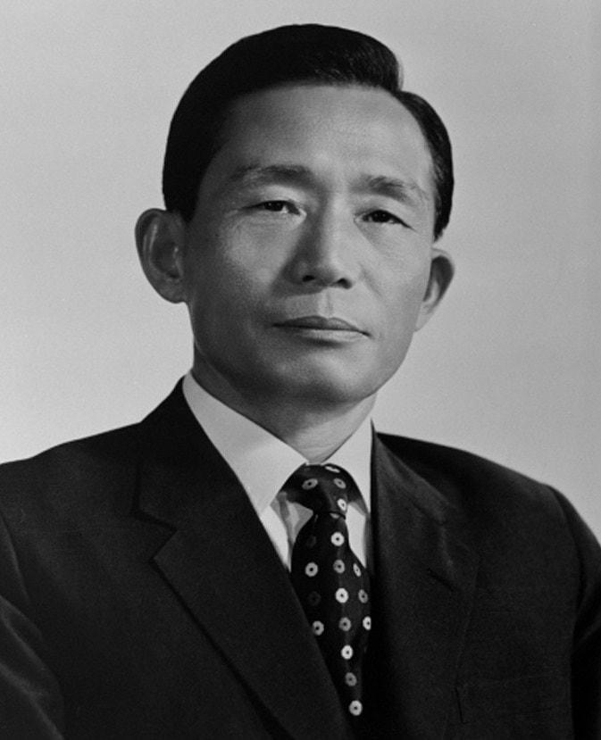 Tổng thống Hàn Quốc Park Chung-hee, bị ám sát ngày 26/10/1979.  