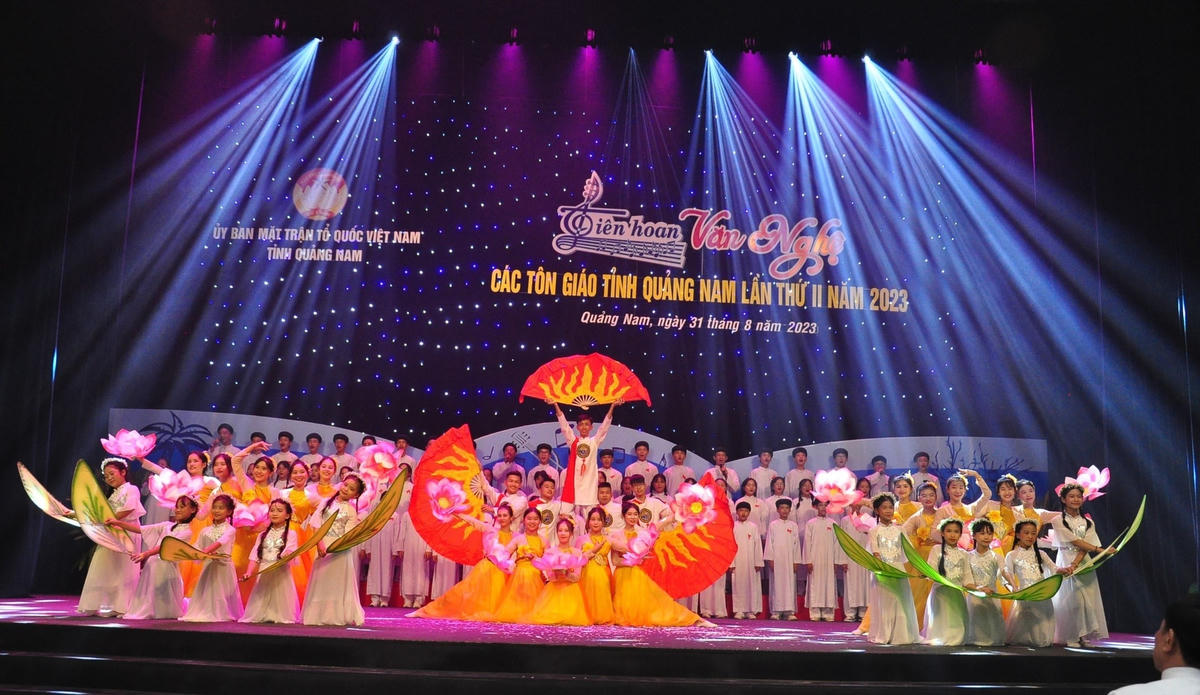 Tiết mục văn nghệ các tôn giáo rất đặc sắc.