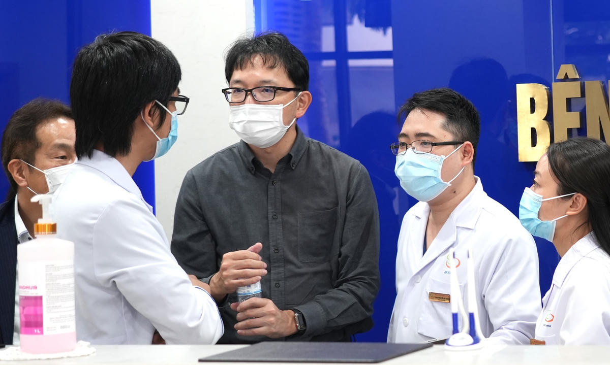 Chủ tịch Tập đoàn Kato (Nhật Bản) - Bác sĩ Keiichi Kato cùng đoàn chuyên gia cấp cao của Kato Ladies Clinic tham gia tập huấn.