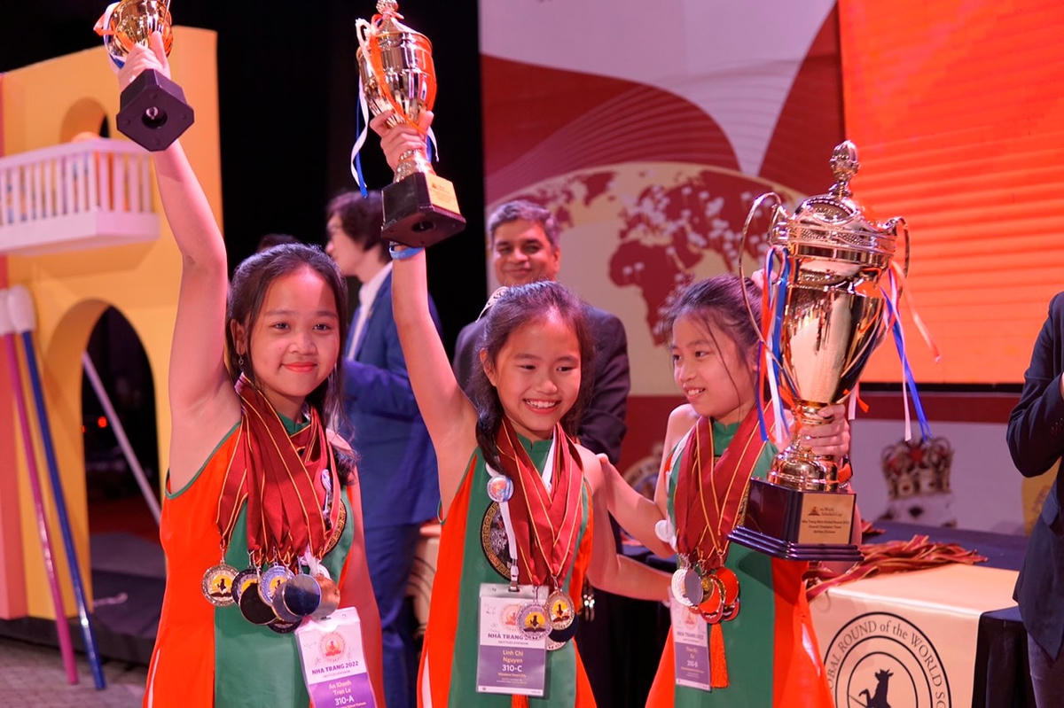 Vượt qua hàng trăm ứng cử viên sáng giá, Trần Lê An Khanh, Xa Thảo My và Nguyễn Linh Chi xuất sắc giành Cúp Vàng và bước vào vòng chung kết. Ảnh: NVCC.