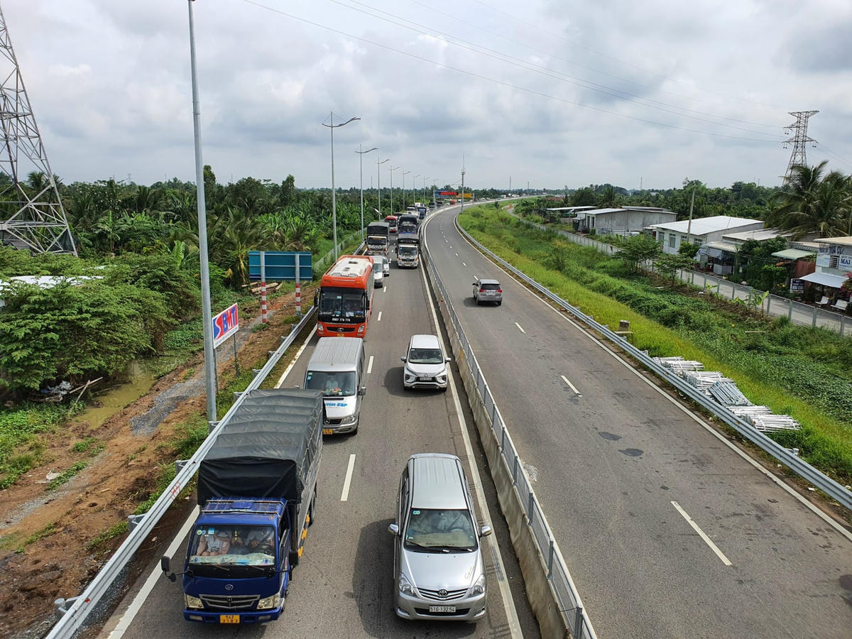 Lưu lượng phương tiện ở cao tốc Trung Lương - Mỹ Thuận khoảng 23.000 xe/ngày, bằng mức dự báo năm 2025.