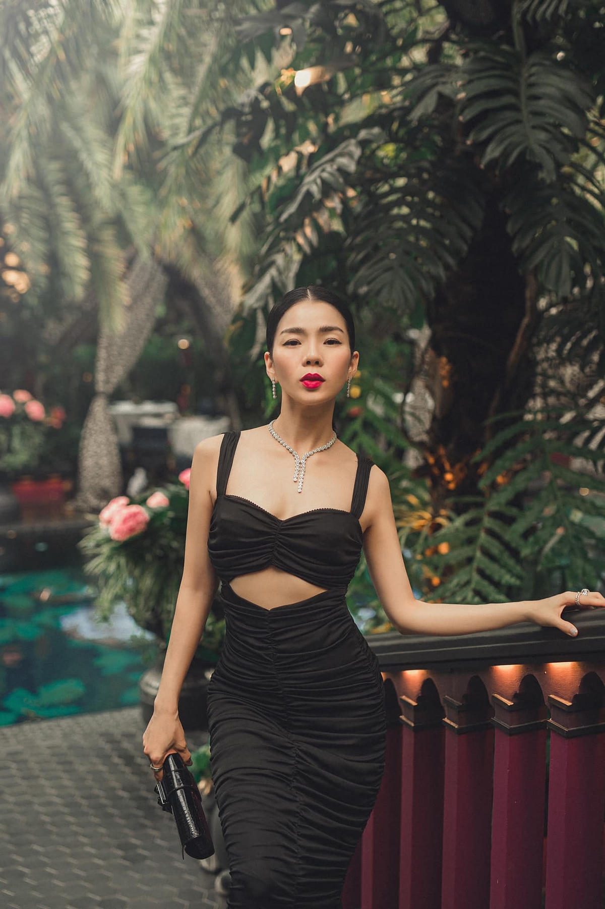 Lệ Quyên bị đơn vị nắm bản quyền ca khúc "Ai chung tình được mãi" tố sử dụng ca khúc khi chưa được cấp phép. 