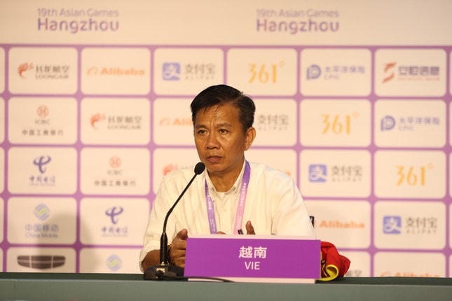 HLV Hoàng Anh Tuấn cho rằng Olympic Việt Nam còn nhiều cơ hội để phát triển. Ảnh: TPO.