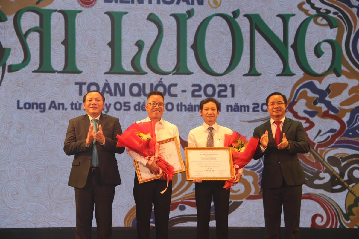 Trao giải 2 vở diễn xuất sắc nhất.