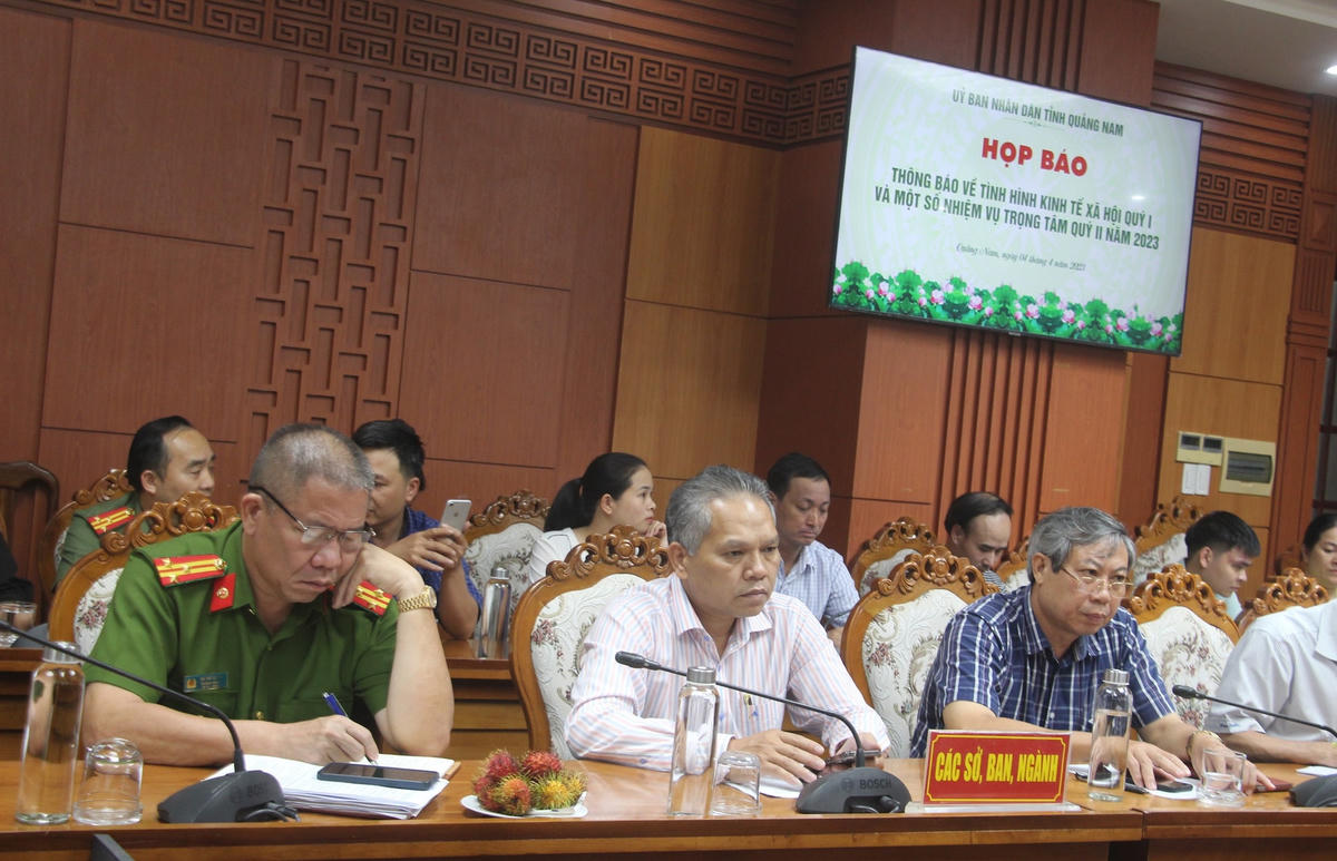 Các đại biểu tham dự buổi họp báo.  