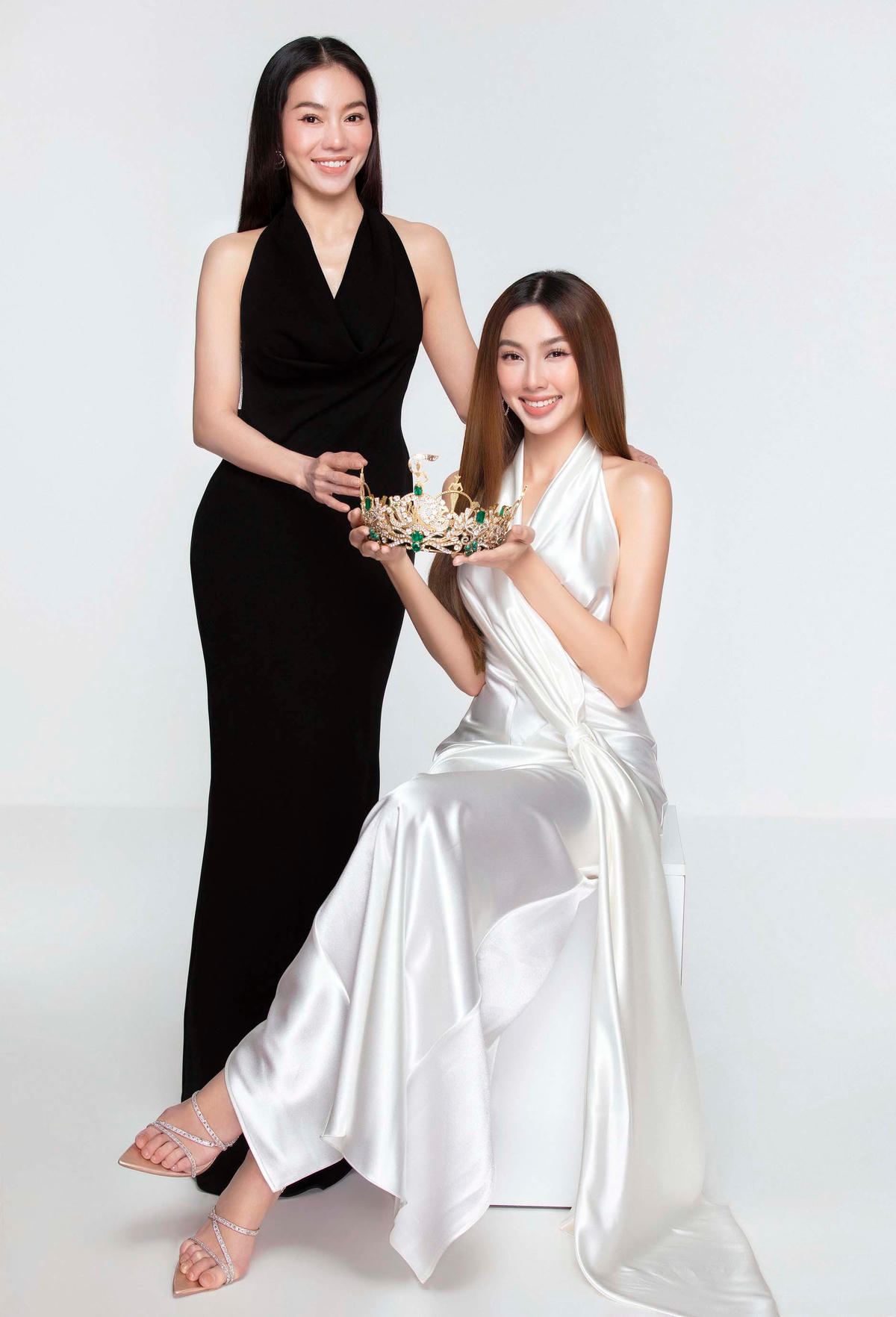 Bà Phạm Kim Dung và Tân Hoa hậu Hòa bình Quốc tế Nguyễn Thúc Thùy Tiên. 