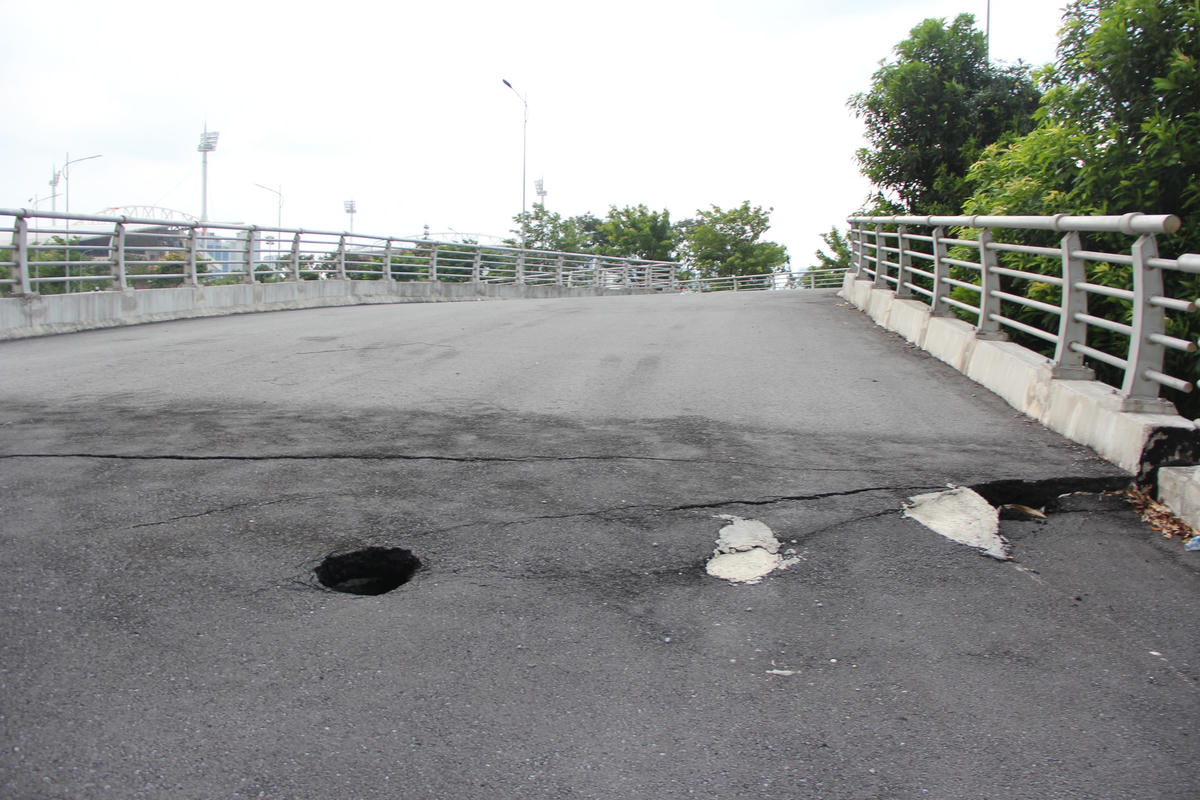 Hà Nội: Sau gần 2 năm bỏ hoang đường đua F1 bị sụt lún, nứt toác 