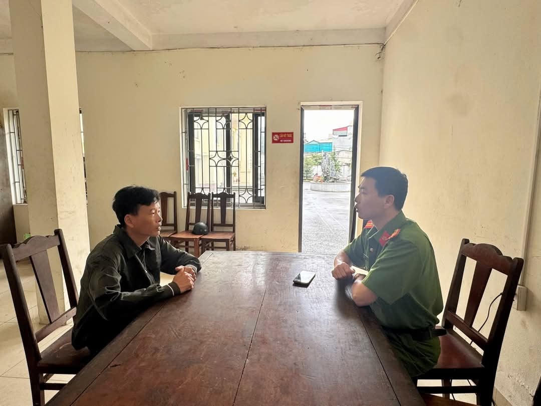 Khuất Văn Sinh tại Cơ quan điều tra. Ảnh: Công an tỉnh Phú Thọ.