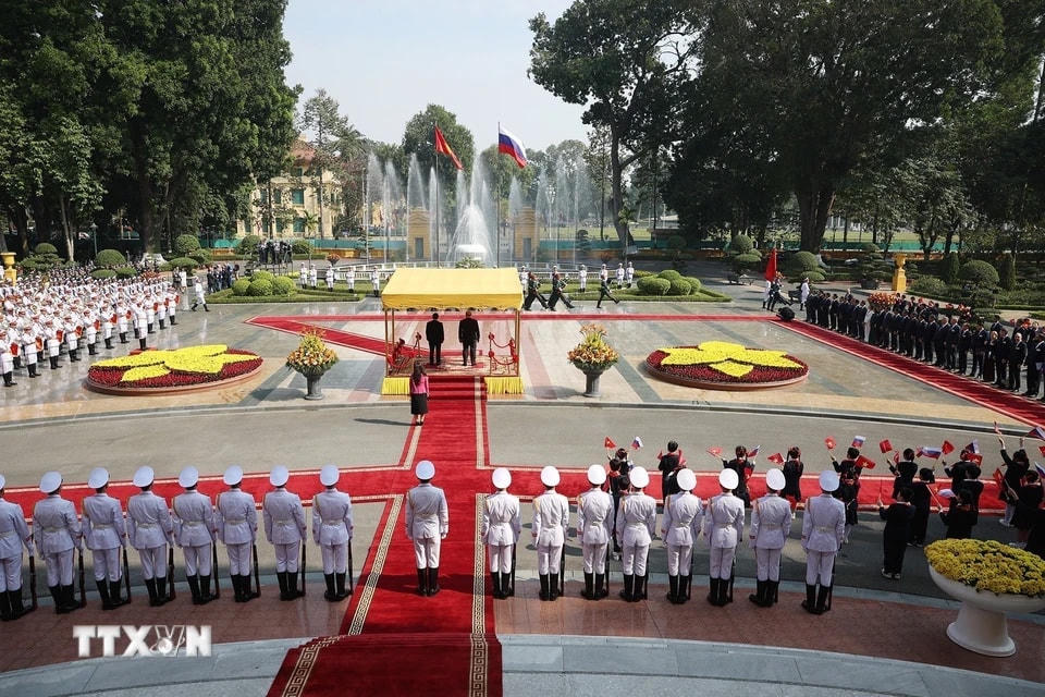 Lễ đón Thủ tướng Liên bang Nga Mikhail Mishustin thăm chính thức Việt Nam. (Ảnh: Dương Giang/TTXVN)
