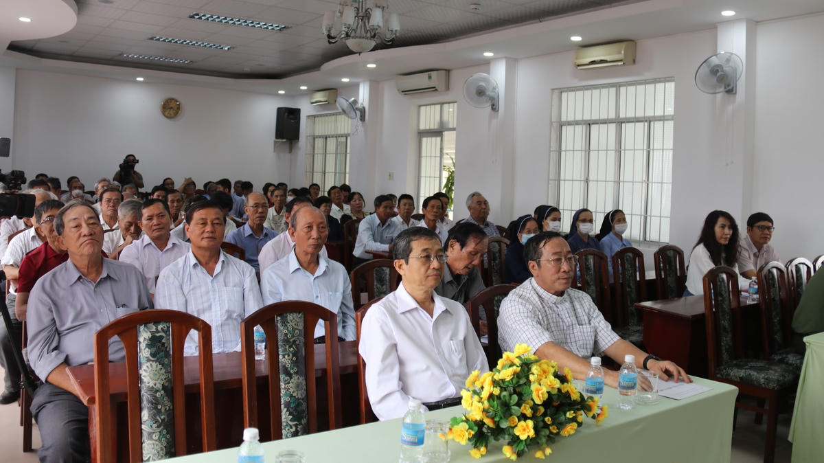 Các đại biểu dự hội nghị.