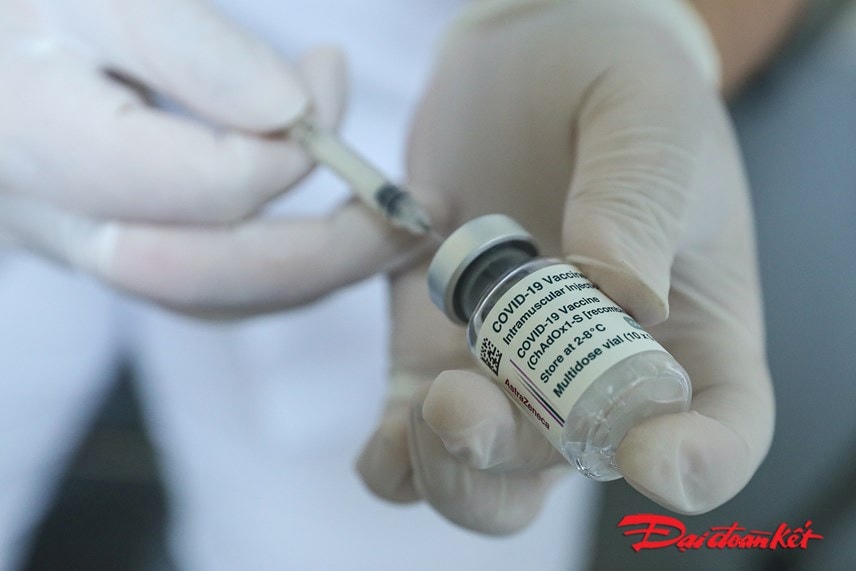 Tiêm vaccine là biện pháp để phòng ngừa Covid-19. Ảnh: Quang Vinh.