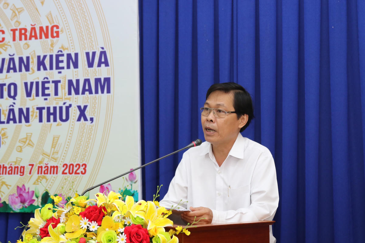 Ông Đỗ Tấn Hậu, Phó Chủ tịch thường trực UBMTTQ Việt Nam tỉnh Sóc Trăng phát biểu tại buổi làm việc. 