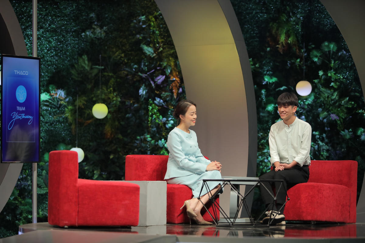 Tình yêu thương của mẹ nuôi Nguyễn Thị Bảnh đã giúp Huyến vượt lên nghịch cảnh.