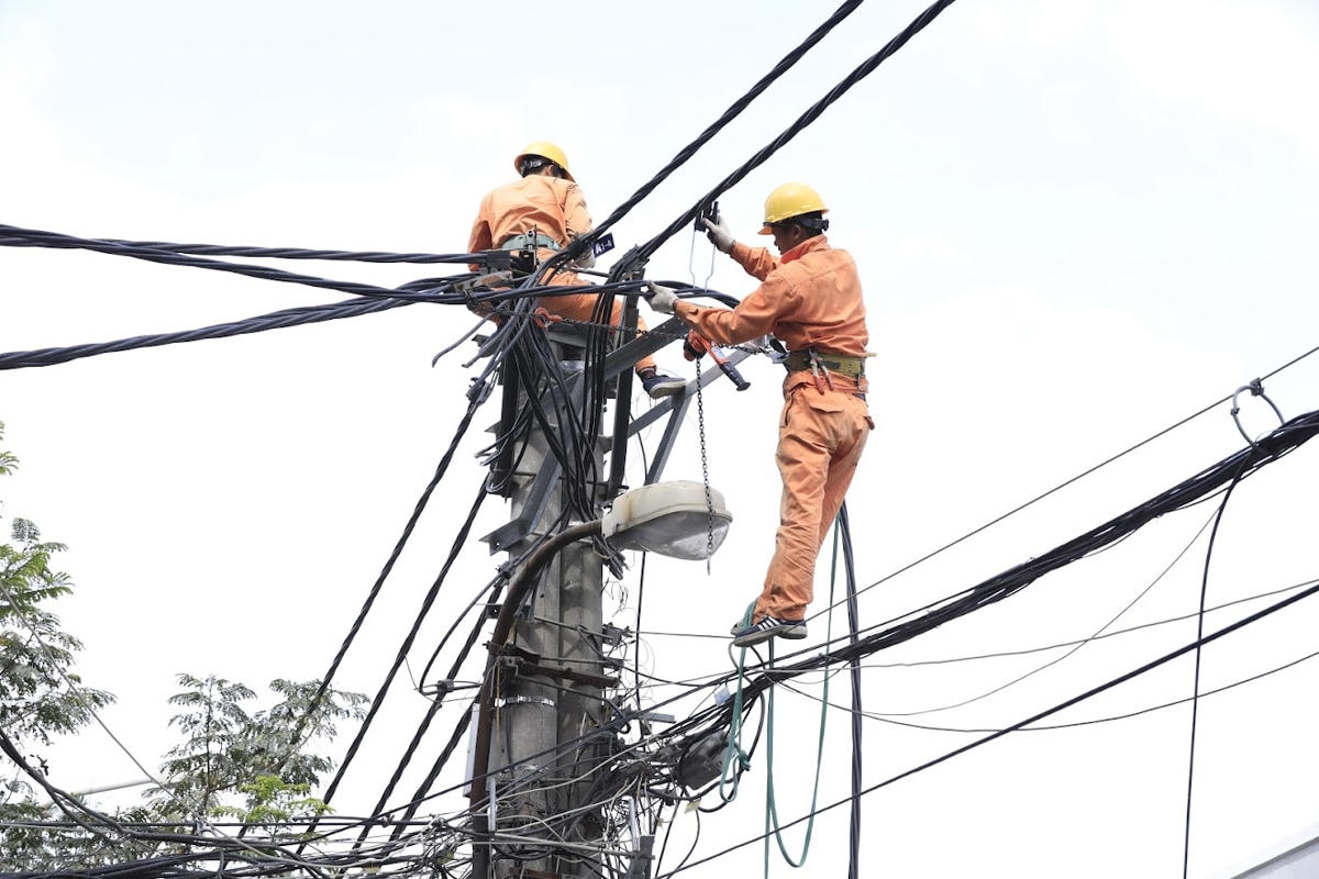 Nhu cầu sử dụng điện được dự báo tăng cao trong thời gian tới. Ảnh: Quang Vinh.  