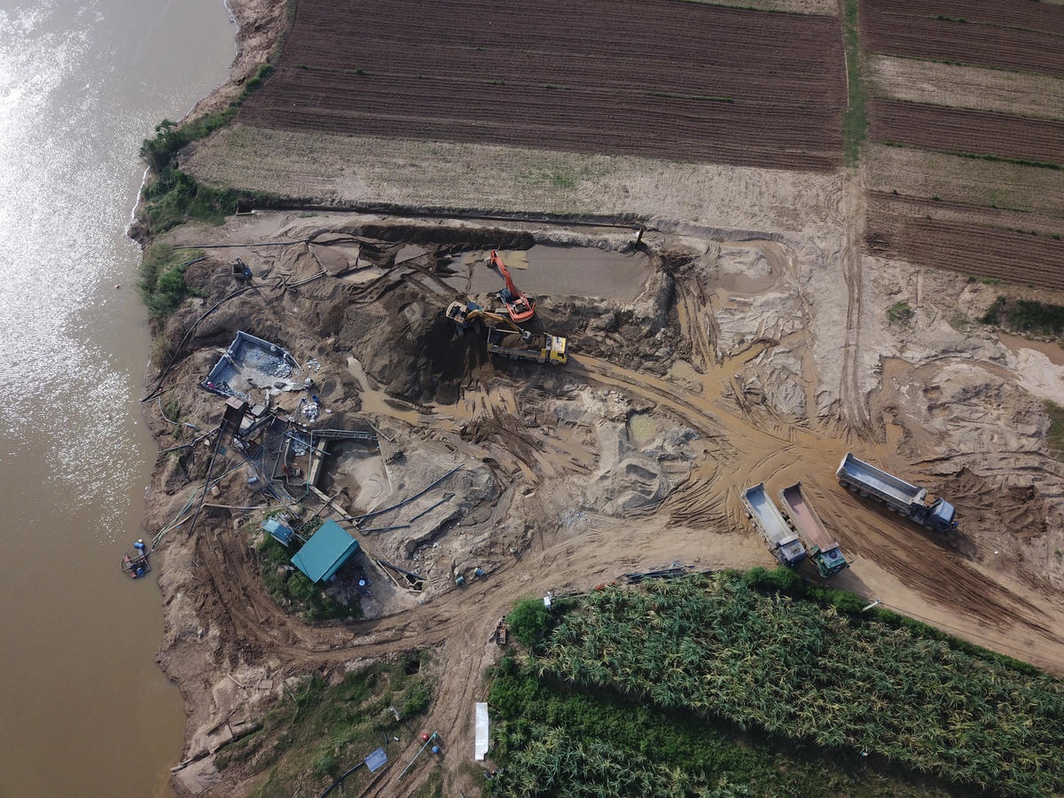 Bãi tập kết cát của DN Đại An có quy mô hàng trăm mét vuông, hiện chưa chuyển đổi mục đích sử dụng đất theo quy định.