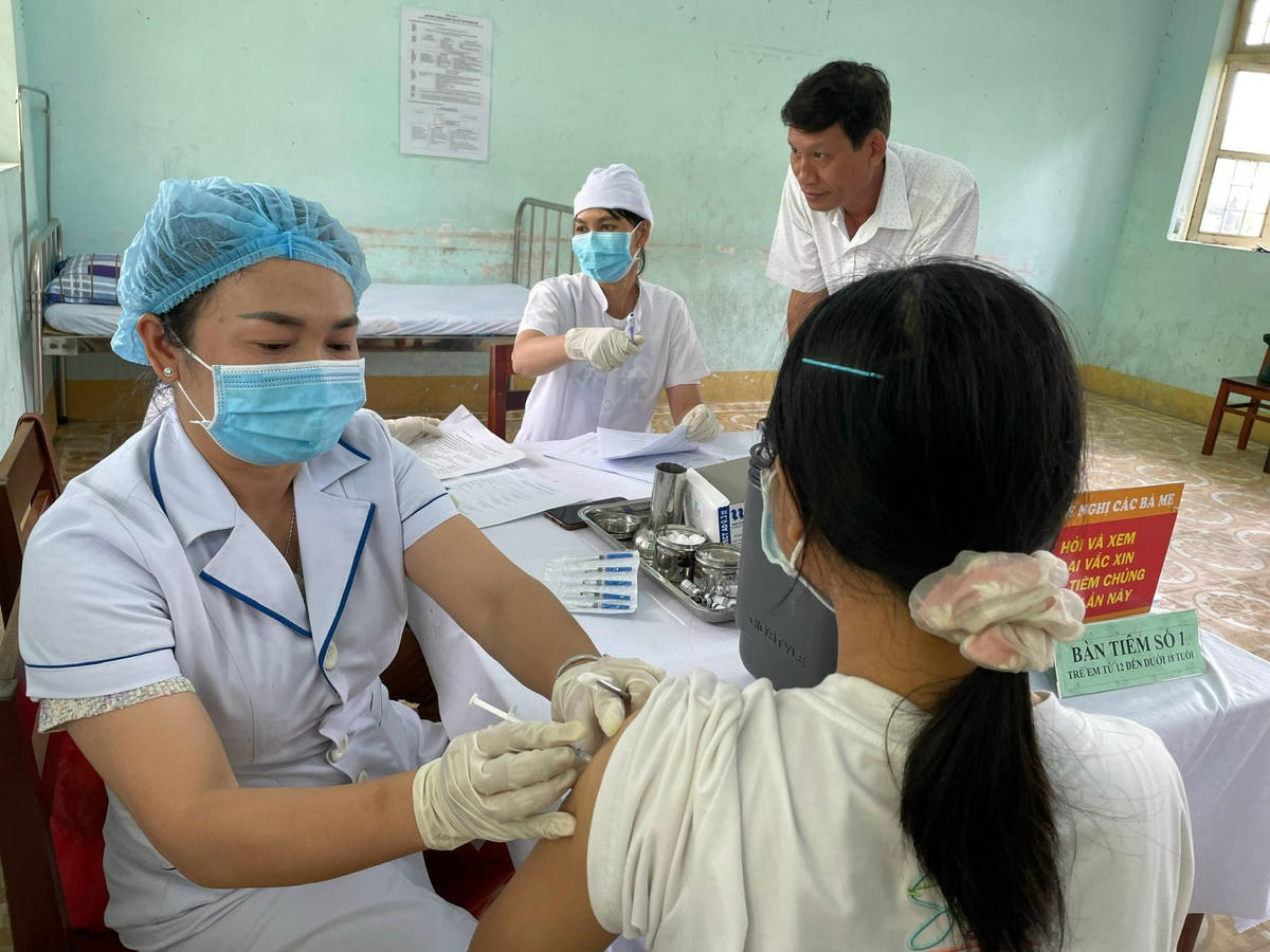 Cần tiêm vaccine phòng Covid-19 đầy đủ, đúng lịch.