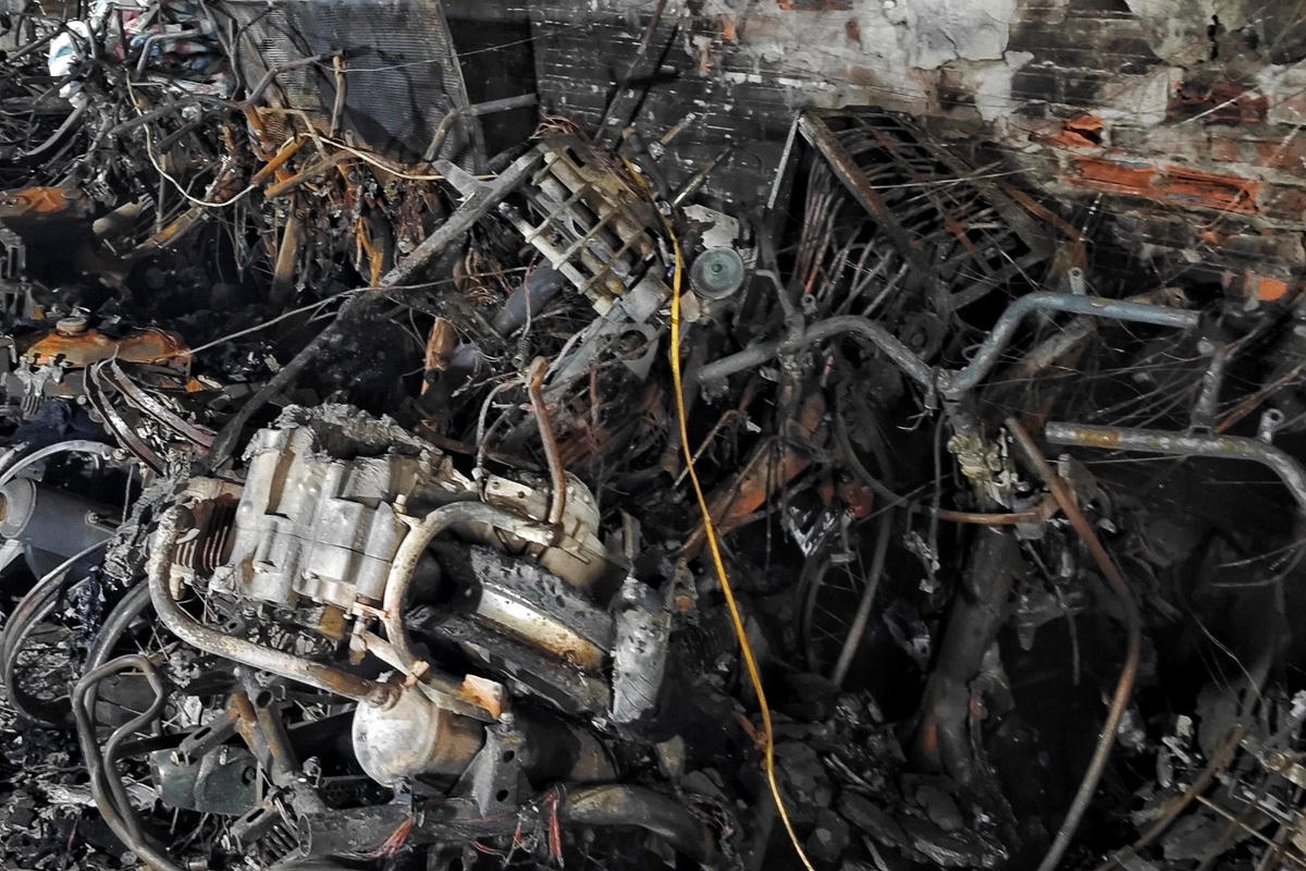 Hiện trường ngổn ngang bên trong vụ cháy chung cư mini