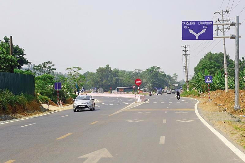 Một đoạn đường Hòa Lạc – Hòa Bình.