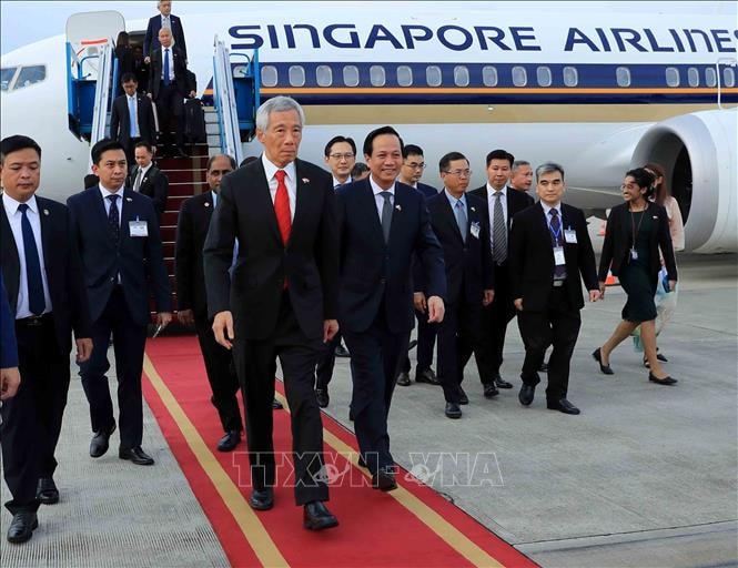 Lễ đón Thủ tướng nước Cộng hòa Singapore Lý Hiển Long tại Sân bay quốc tế Nội Bài. Ảnh: An Đăng/TTXVN.