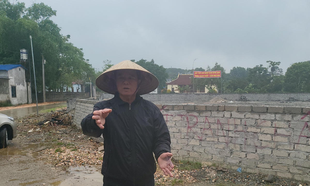 Ông Nguyễn Minh Cao cho biết mình bị "lừa' để ký hàng loạt hồ sơ.