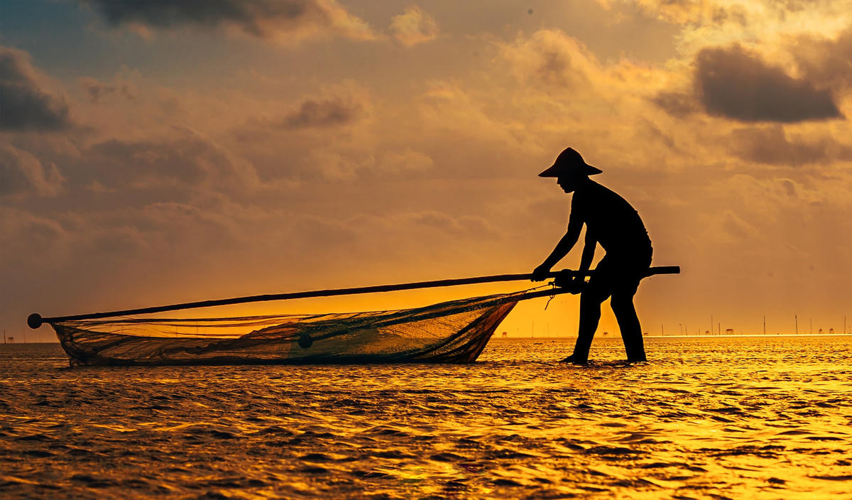 Hãy thử một lần trải nghiệm ngắm bình minh ở biển vô cực Thái Bình, và theo chân người dân đi trải nghiệm các hoạt động cào ngao, ốc móng tay,... Ảnh: Xuân Bắc.