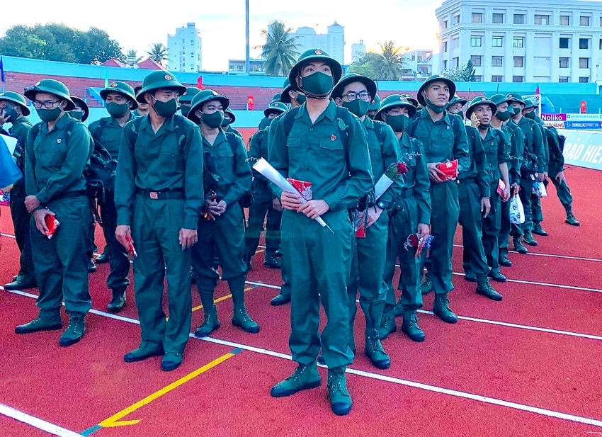 Các tân binh phấn khởi trong ngày hội tòng quân.