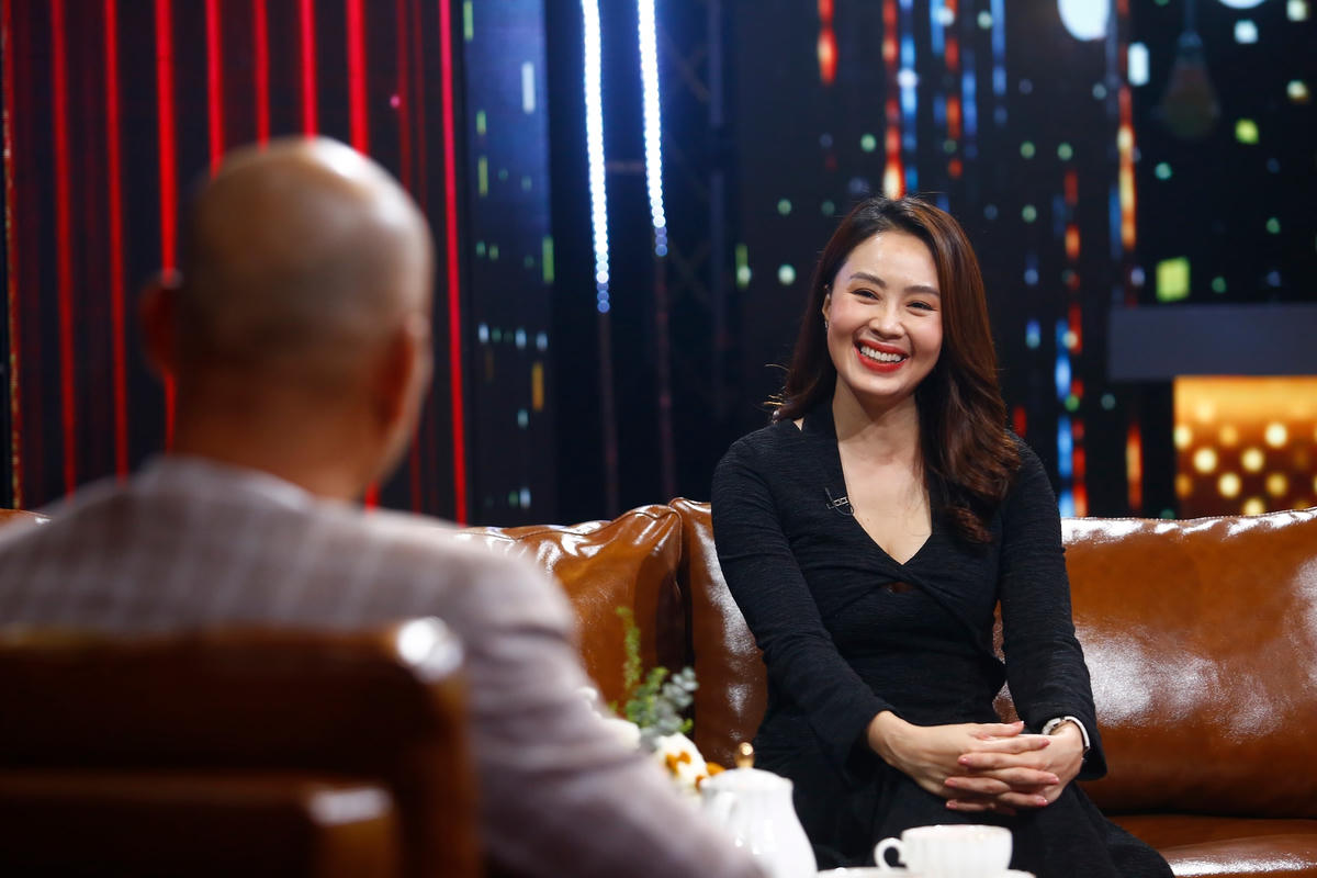 Hồng Diễm chia sẻ về hành trình theo đuổi nghiệp diễn với BTV Long Vũ. 