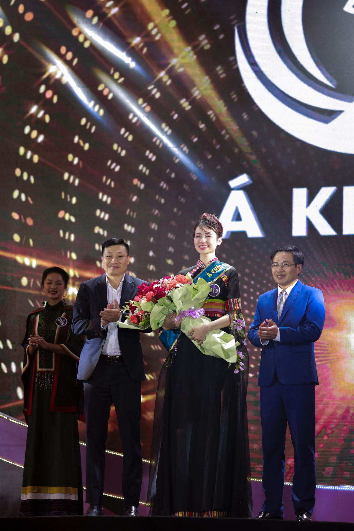Á khôi 2 Nguyễn Khánh Linh.