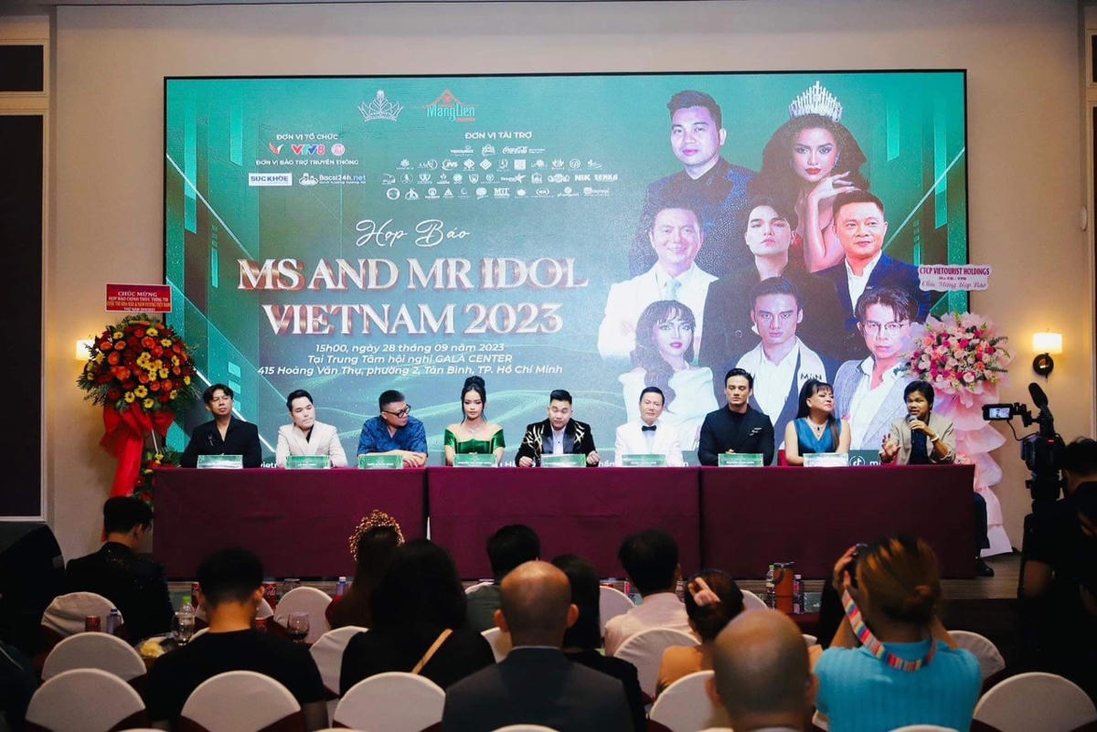 Quang cảnh buổi họp báo.