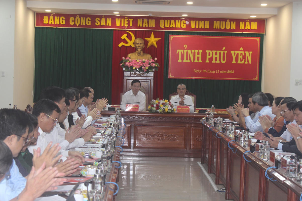 Đồng chí Võ Văn Thưởng, Ủy viên Bộ Chính trị, Chủ tịch nước và đoàn công tác làm việc tại Phú Yên.