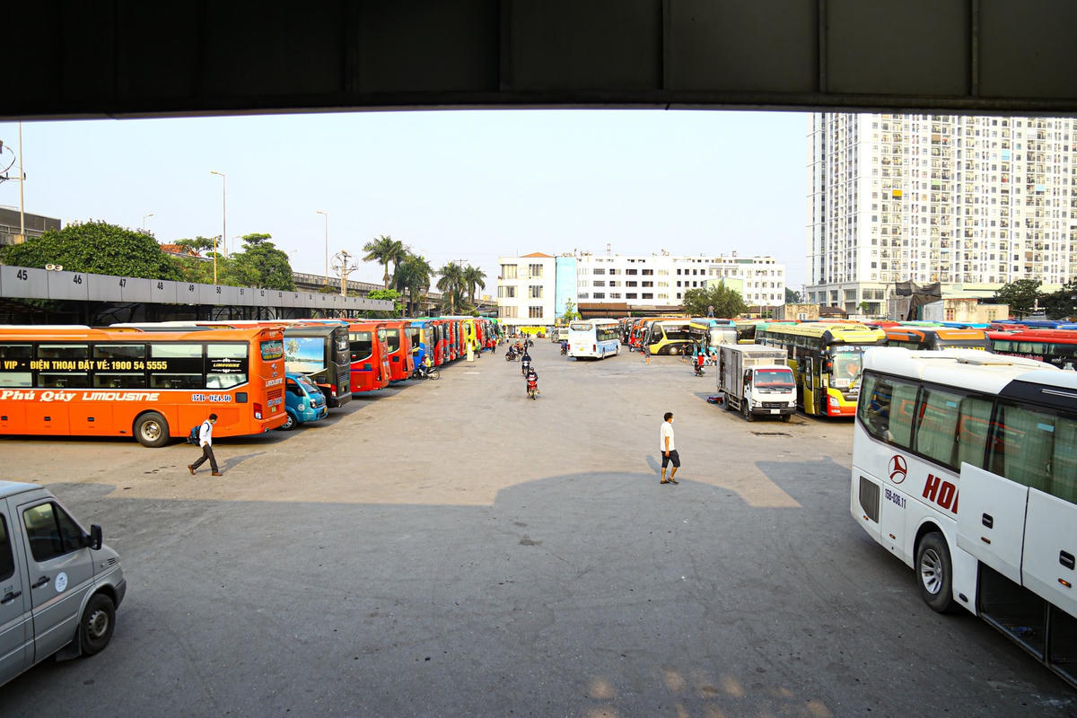 Các bến xe khách lớn vẫn đìu hiu.