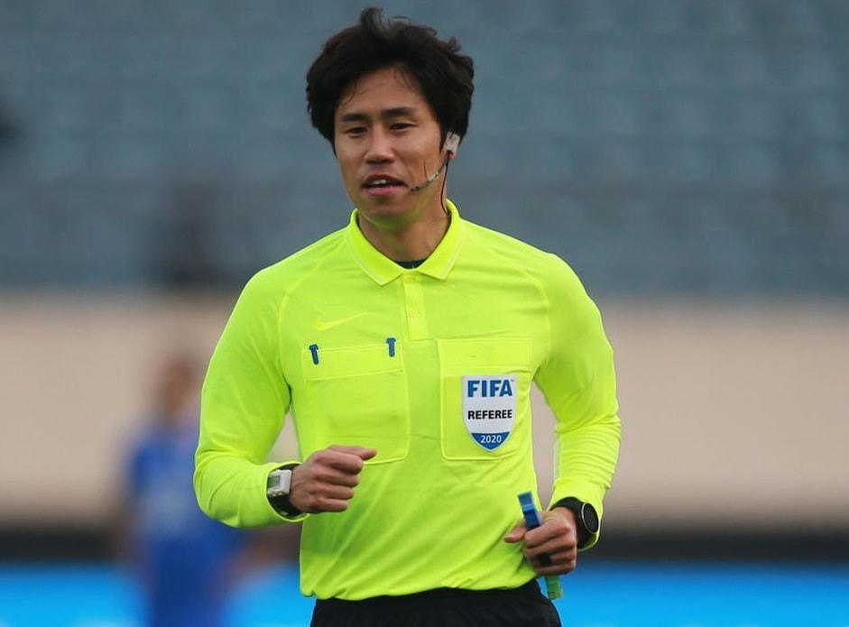 Trọng tài Kim Hee Gon (Ảnh: AFC).