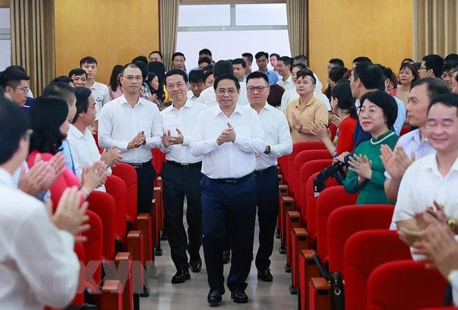 Thủ tướng Phạm Minh Chính đến thăm và làm việc với Hội Nhà báo Việt Nam. (Ảnh: Dương Giang/TTXVN).